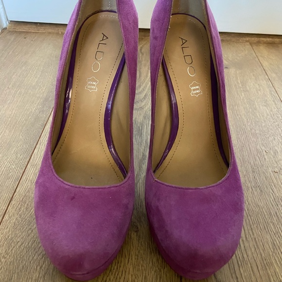 2/20 Purple suede Aldo platform heels - Picture 2 of 5